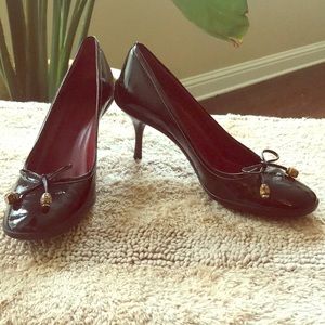 Black Gucci patent pumps